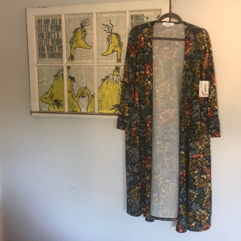 Never worn Lularoe Sarah, Size Medium